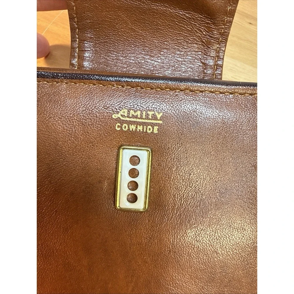 Vintage Amity - Cowhide Leather Wallet - Kiss Lock Tan - 70's Bifold USA